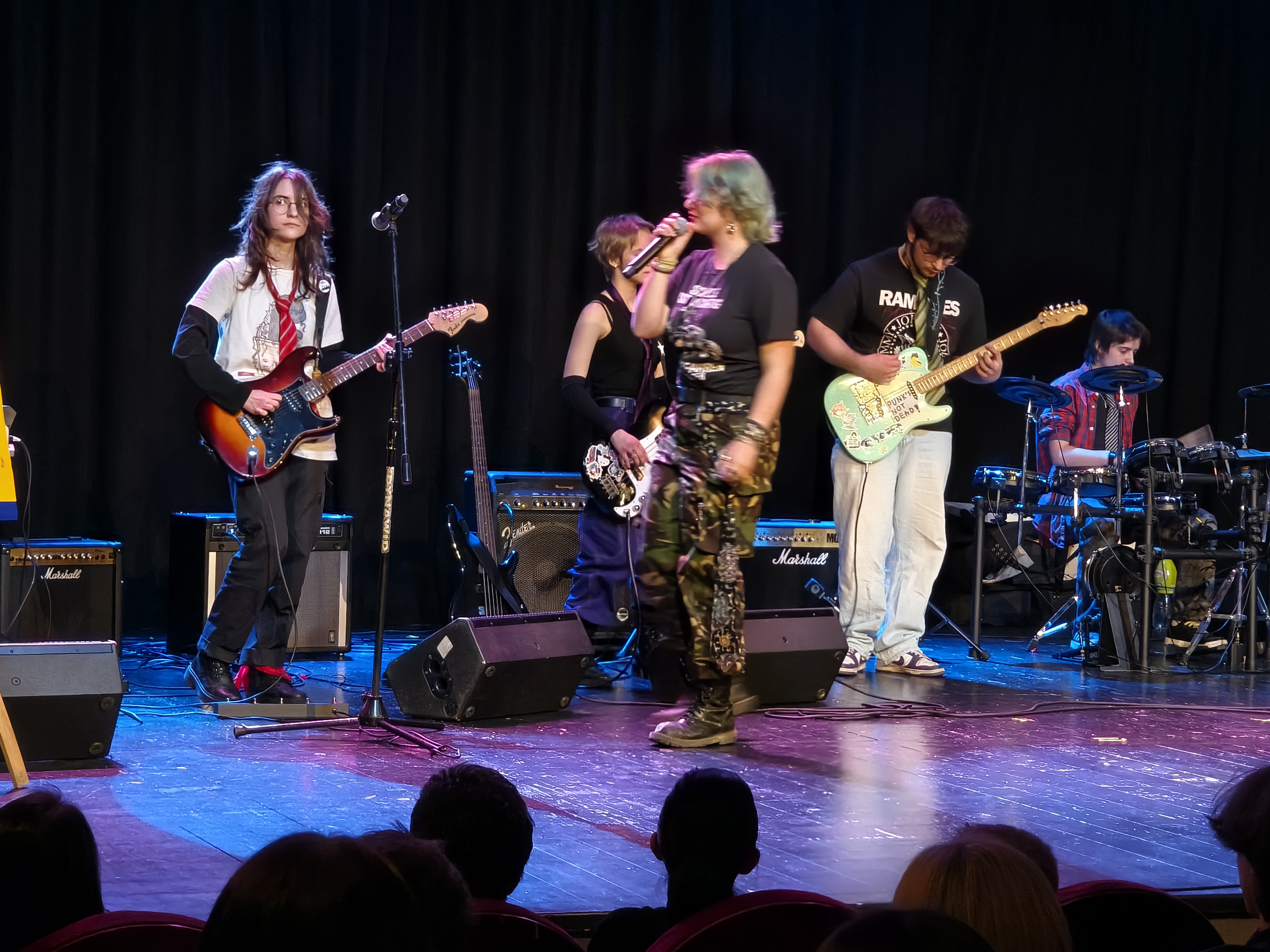 Zdjęcie XI konkurs piosenki obcoj (3)cff6aaec-3a32-4c7f-9f95-9ea831cdc862.jpg w galerii Pierwsze miejsce Oliwii!